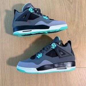 Jordan 4 - Green Glow - Size 6 Youth